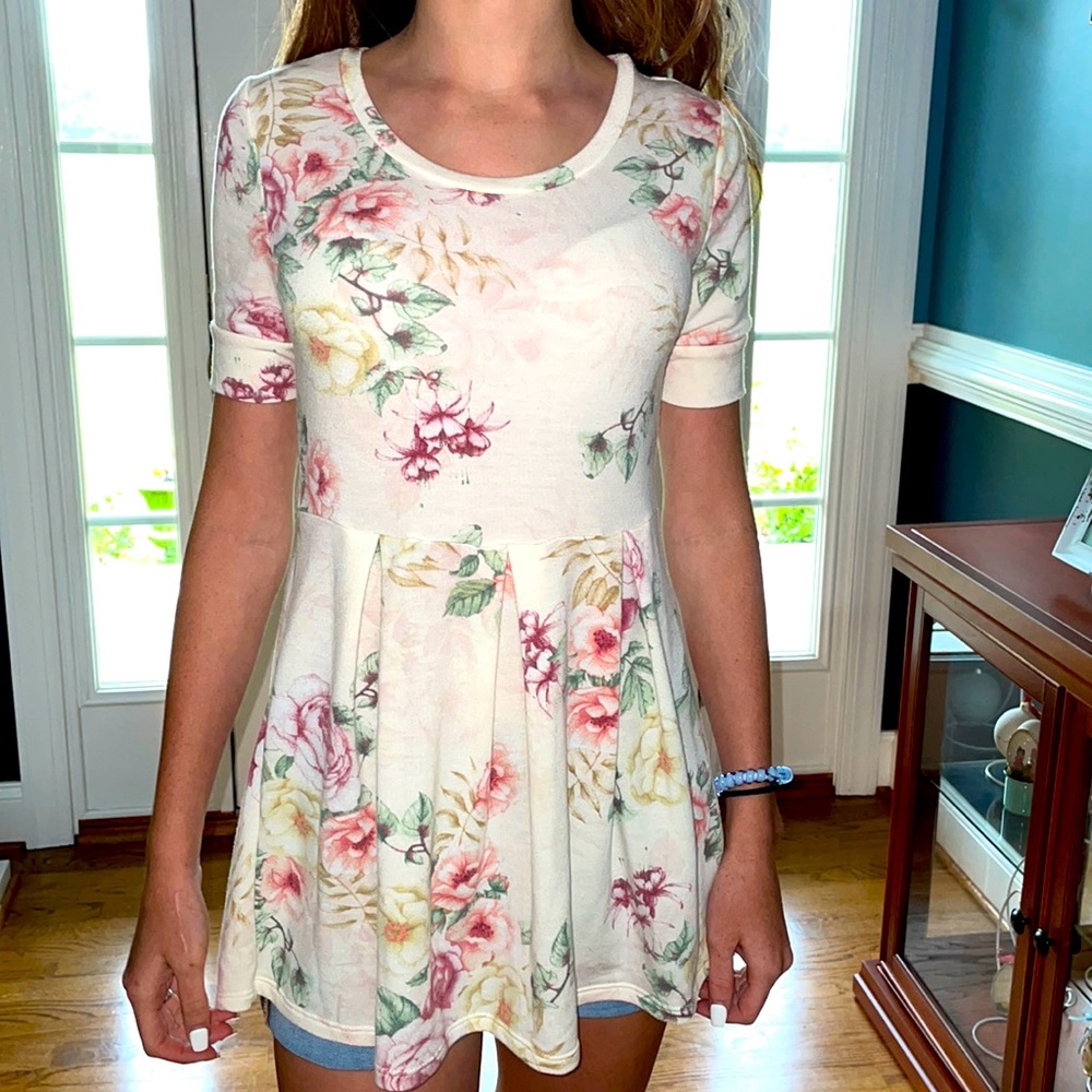 Floral pink blush top size small